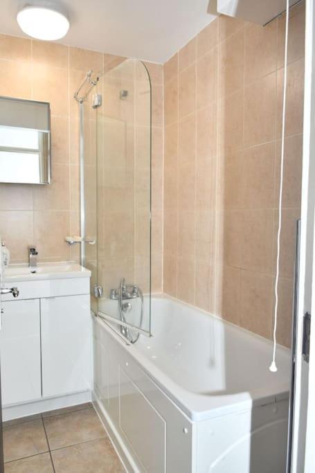 Away From Apartament Londra