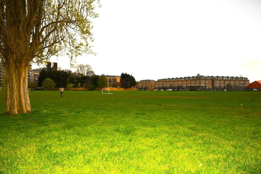 Apartament Away From Londra